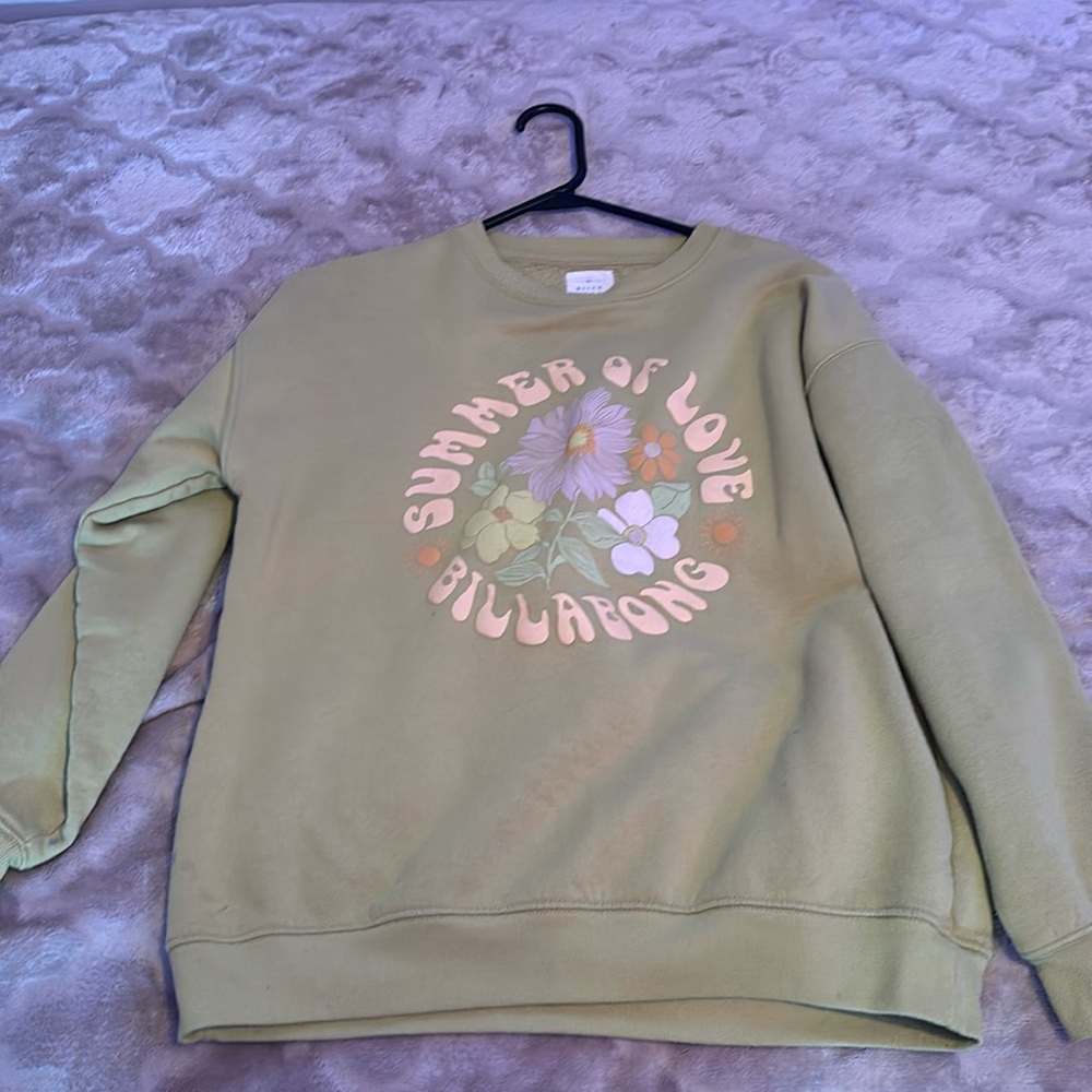 billabong crewneck! So cute! Size medium